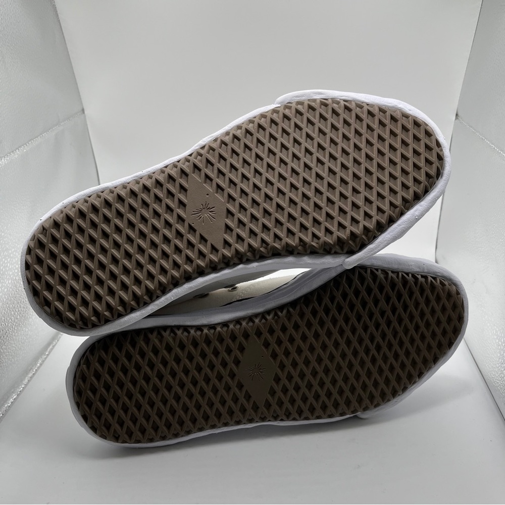 NWB MAISON MIHARA YASUHIRO
PETERSON LOW OG SOLE CANVAS SNEAKER - WHITE size 42 - Picture 11 of 12